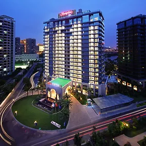 Hampton By Hilton Bay Отель Санья
